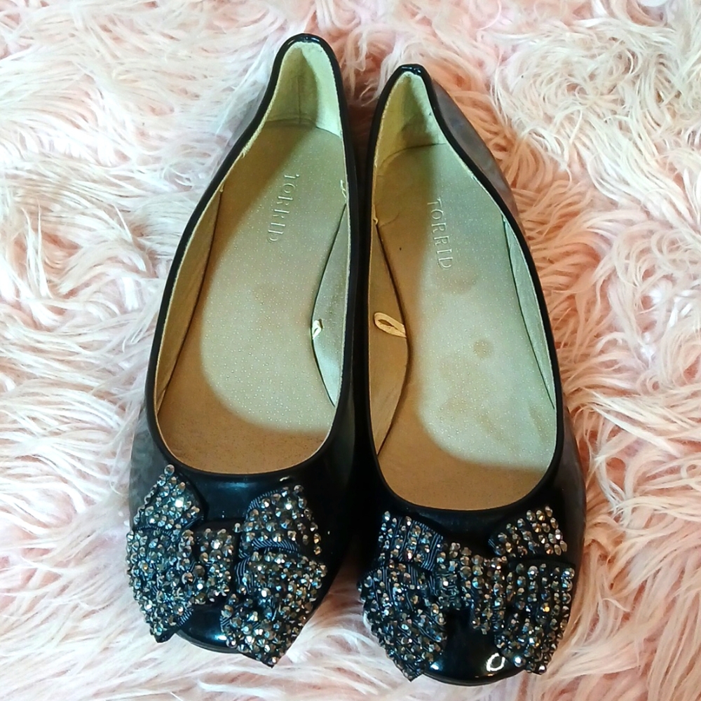 Torrid black patent leather flats with rhinestone bow details size 7 never worn